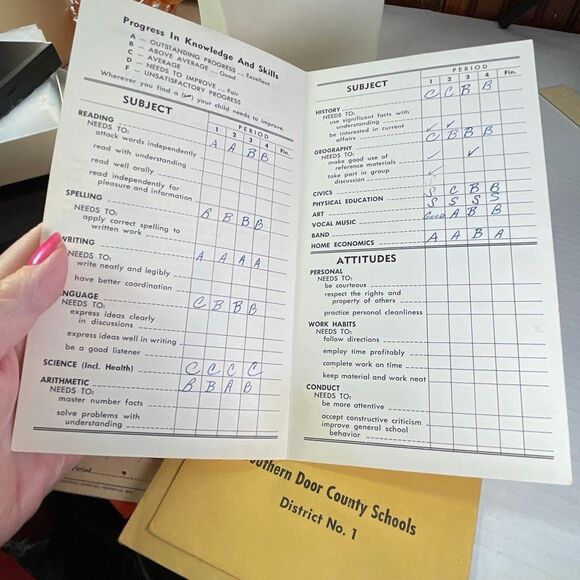Vintage Ephemera Report cards from 1940’s and 8 years after. - Picture 10 of 10